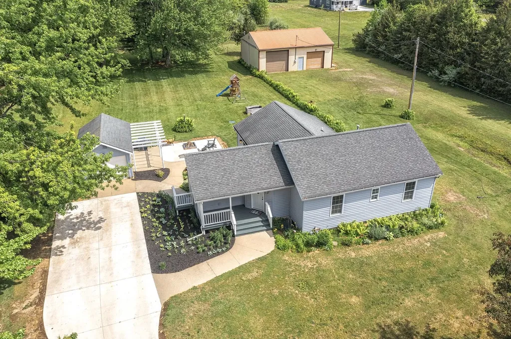 75764 16th Avenue South Haven Charter Township MI 49090