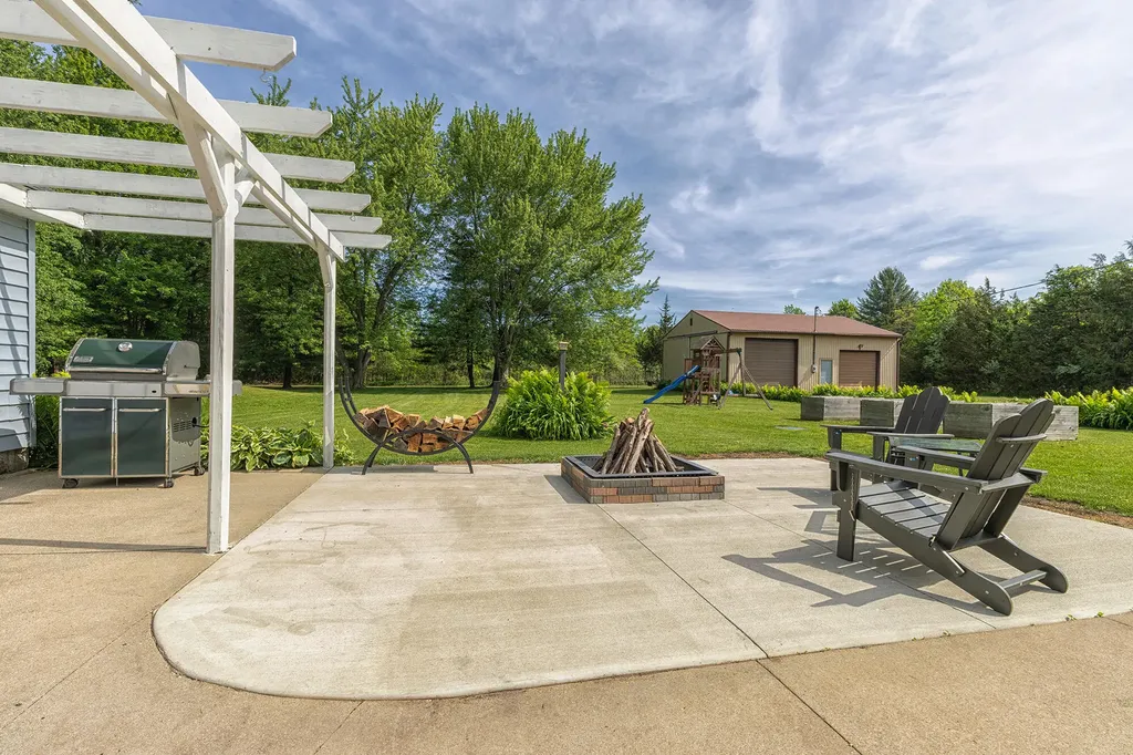 75764 16th Avenue South Haven Charter Township MI 49090