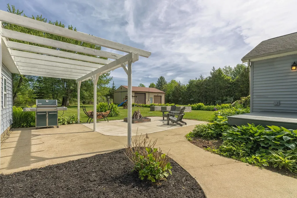 75764 16th Avenue South Haven Charter Township MI 49090