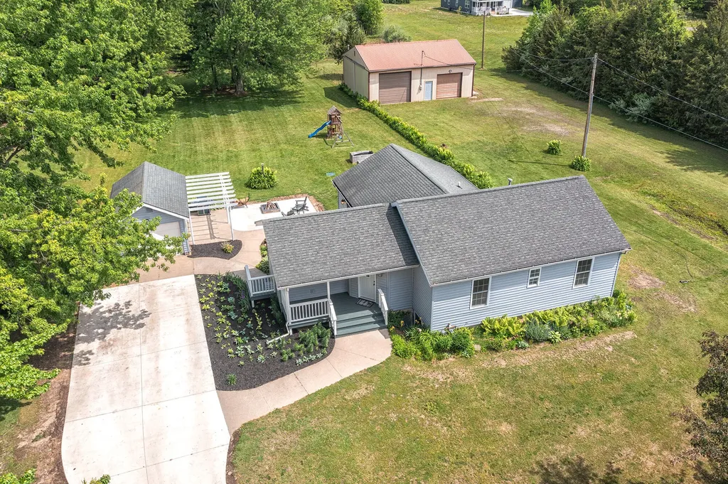 75764 16th Avenue South Haven Charter Township MI 49090