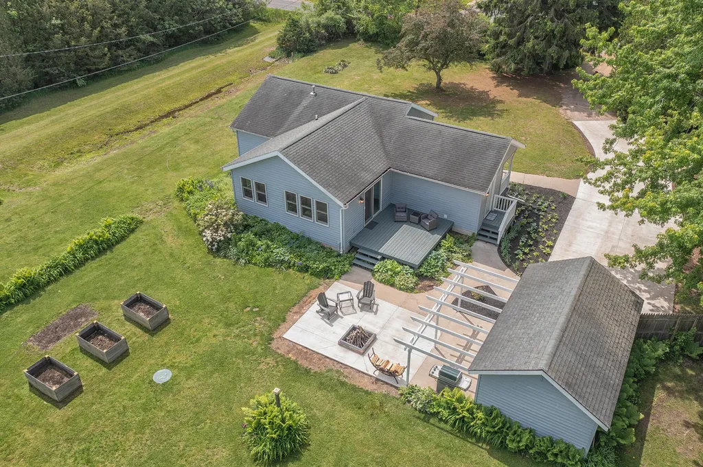 75764 16th Avenue South Haven Charter Township MI 49090