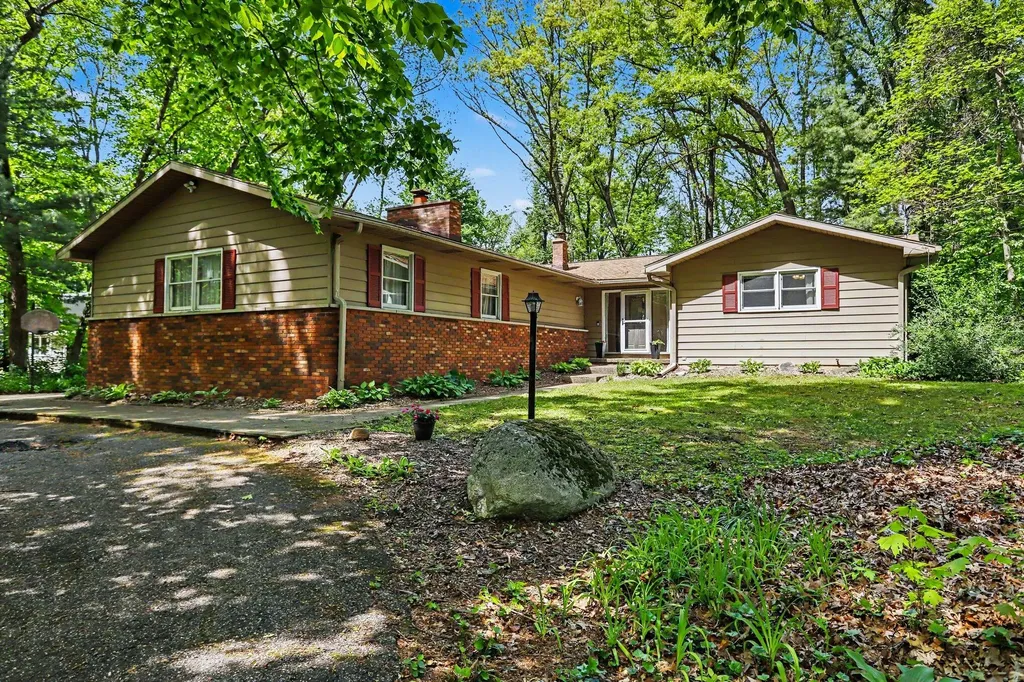 24234 Oak Lane Antwerp Township MI 49071