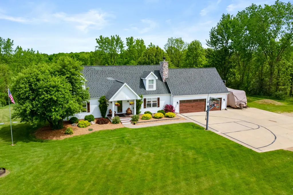 39166 36th Avenue Waverly Township MI 49079
