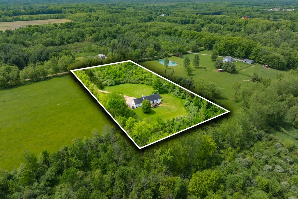 39166 36th Avenue Waverly Township MI 49079