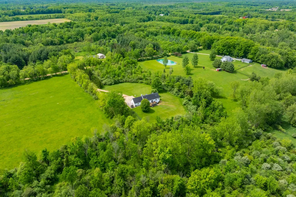 39166 36th Avenue Waverly Township MI 49079