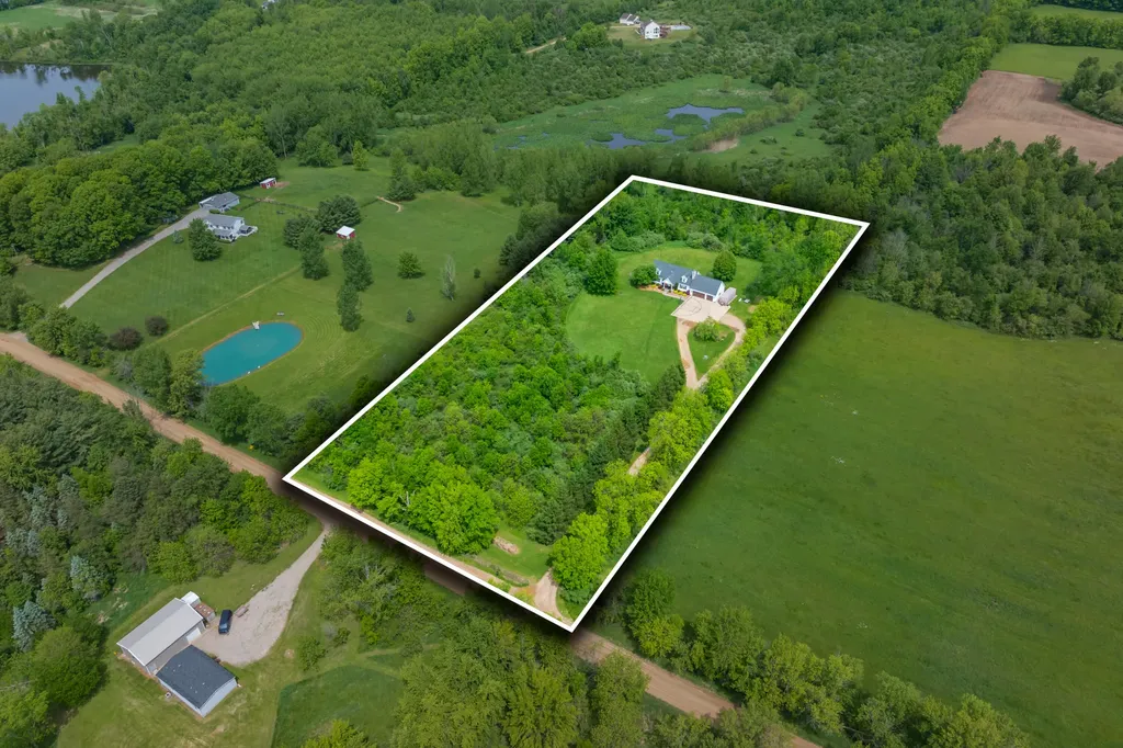 39166 36th Avenue Waverly Township MI 49079