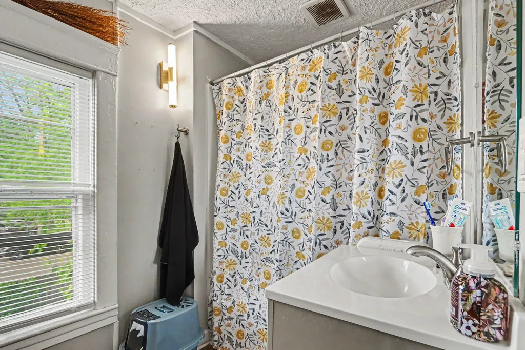 436 S Westnedge Court Kalamazoo City MI 49008
