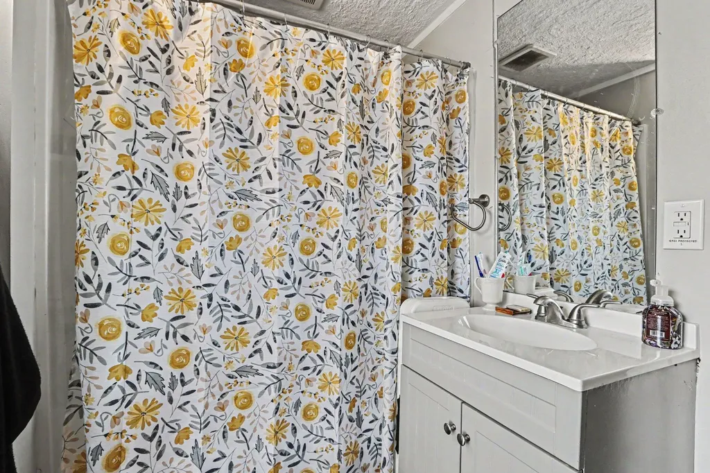 436 S Westnedge Court Kalamazoo City MI 49008