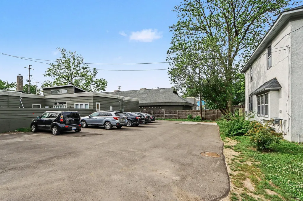 436 S Westnedge Court Kalamazoo City MI 49008