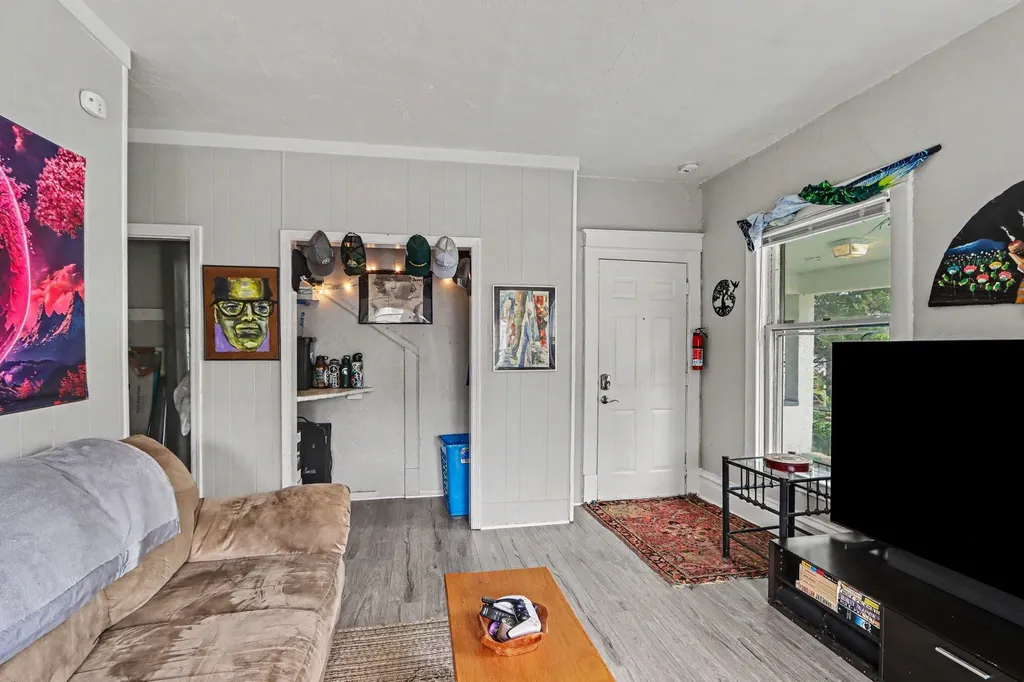 436 S Westnedge Court Kalamazoo City MI 49008