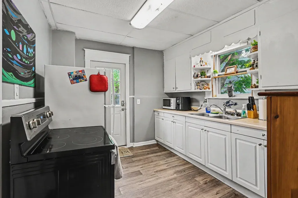 436 S Westnedge Court Kalamazoo City MI 49008