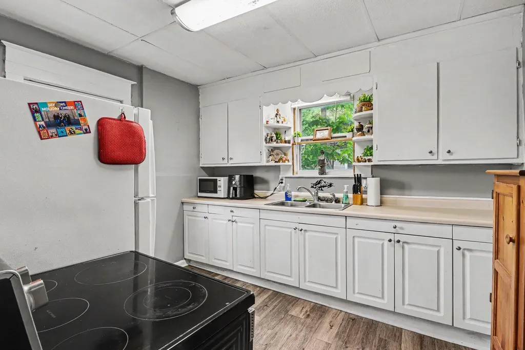 436 S Westnedge Court Kalamazoo City MI 49008