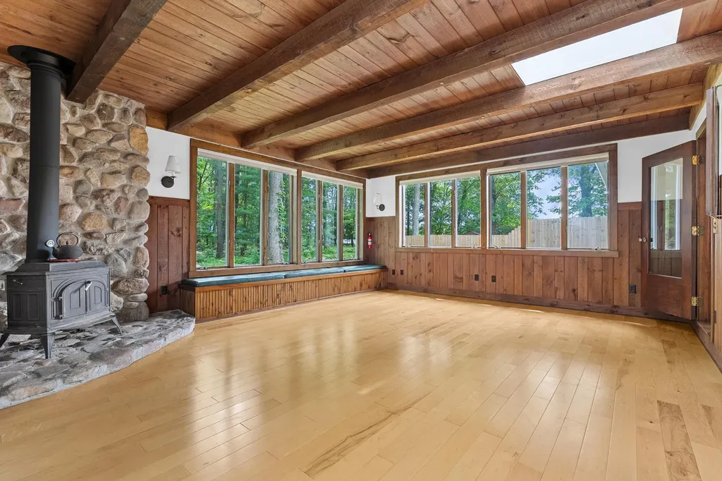 8001 Greenfield Shores Drive Pavilion Township MI 49088