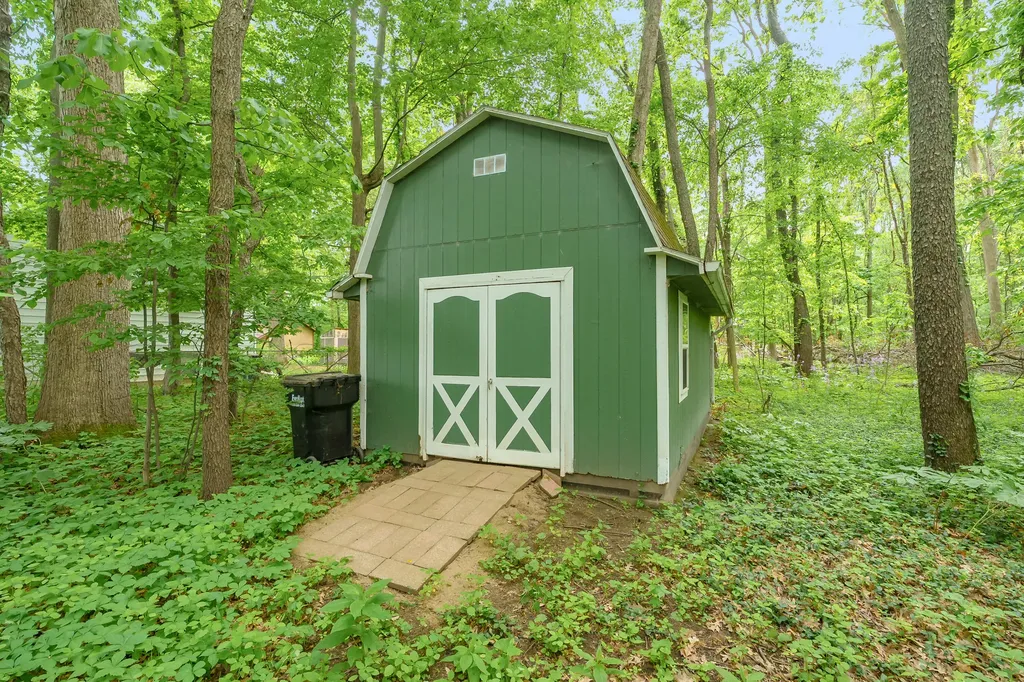 8001 Greenfield Shores Drive Pavilion Township MI 49088