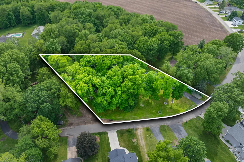 8001 Greenfield Shores Drive Pavilion Township MI 49088