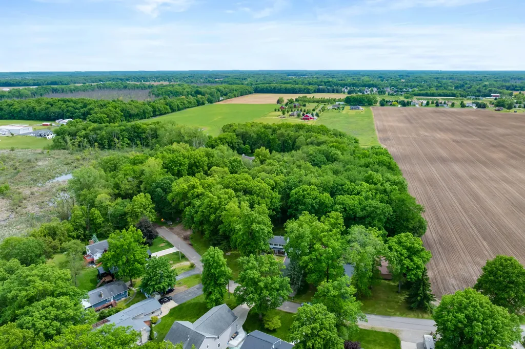 8001 Greenfield Shores Drive Pavilion Township MI 49088