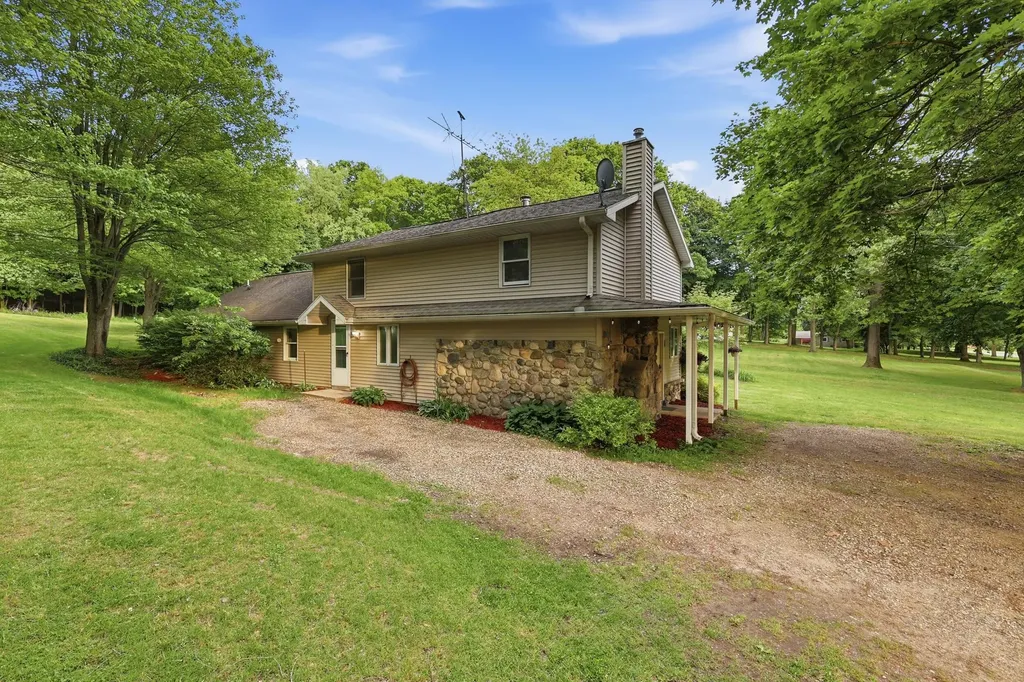 8580 N Riverview Drive Cooper Charter Township MI 49004