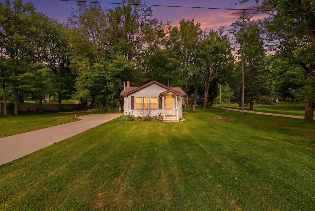 8580 N Riverview Drive Cooper Charter Township MI 49004