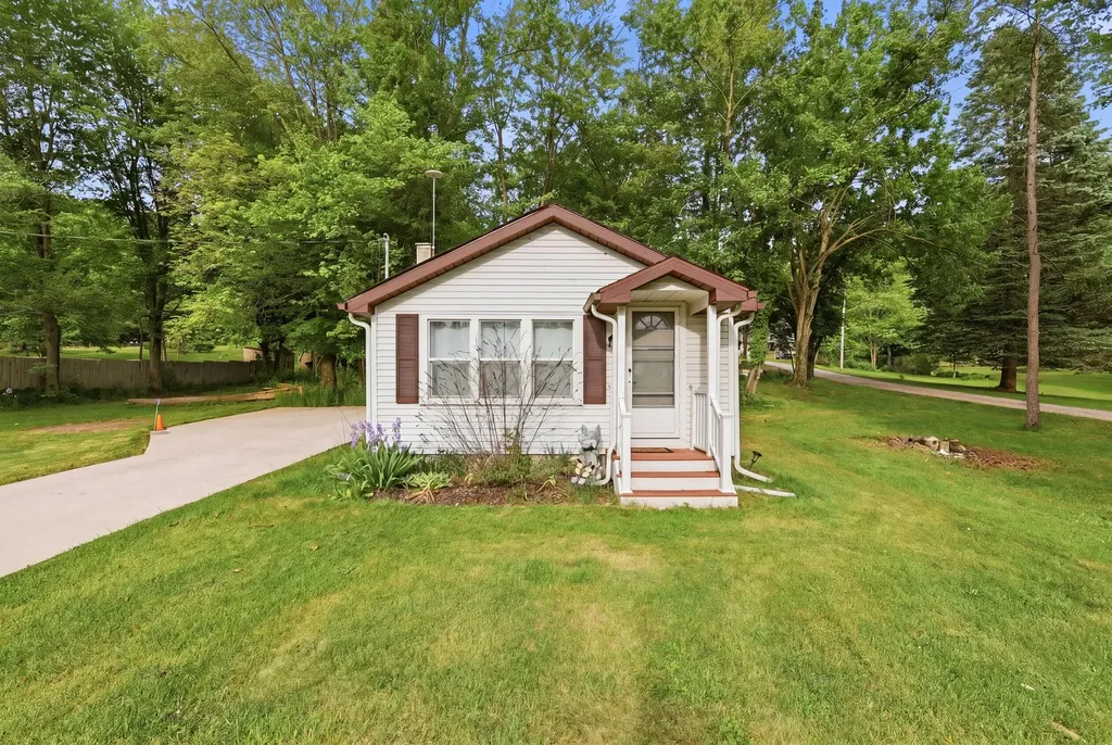8580 N Riverview Drive Cooper Charter Township MI 49004