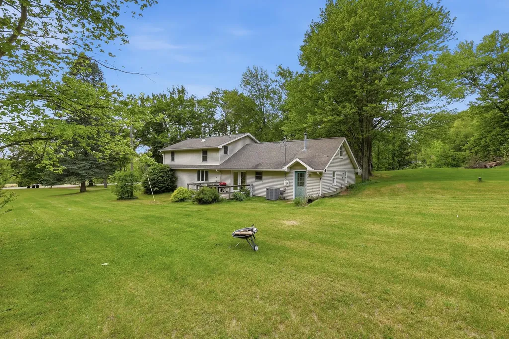 8580 N Riverview Drive Cooper Charter Township MI 49004