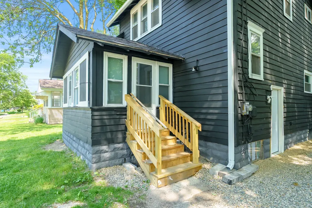 26 E Avenue N Battle Creek City MI 49037
