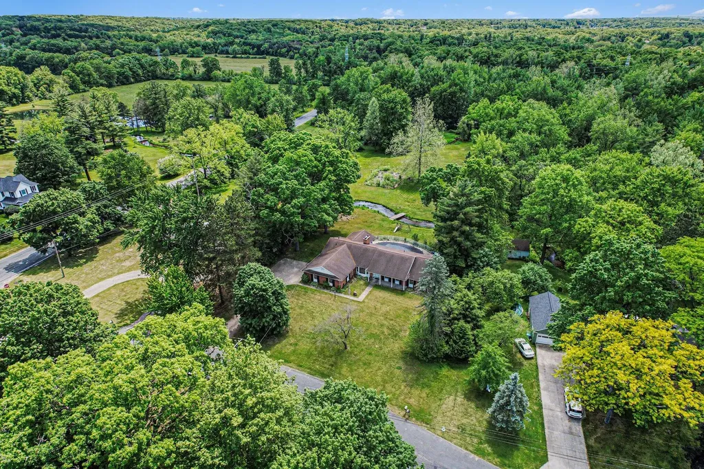 3086 Springbrook Drive Cooper Charter Township MI 49004