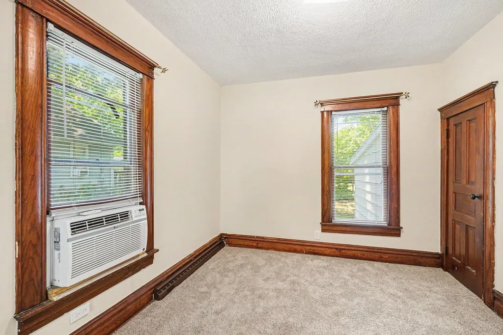 139 N Kalamazoo Avenue Vicksburg Village MI 49097