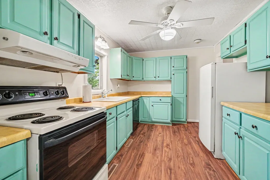 139 N Kalamazoo Avenue Vicksburg Village MI 49097
