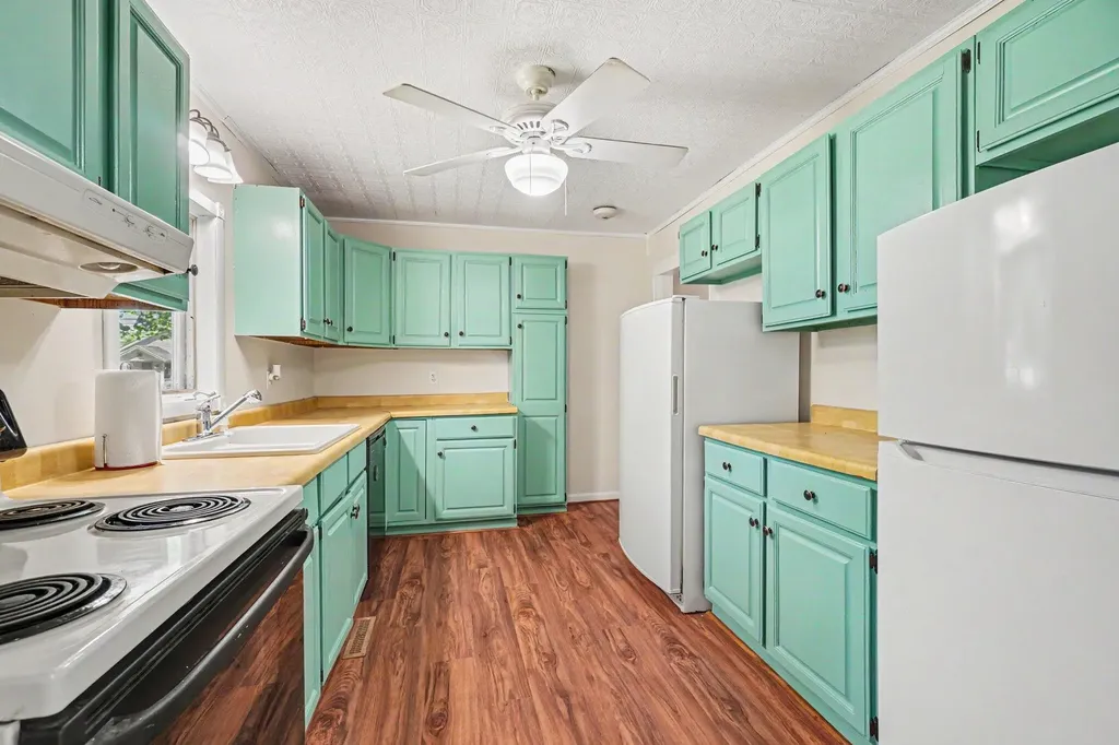 139 N Kalamazoo Avenue Vicksburg Village MI 49097