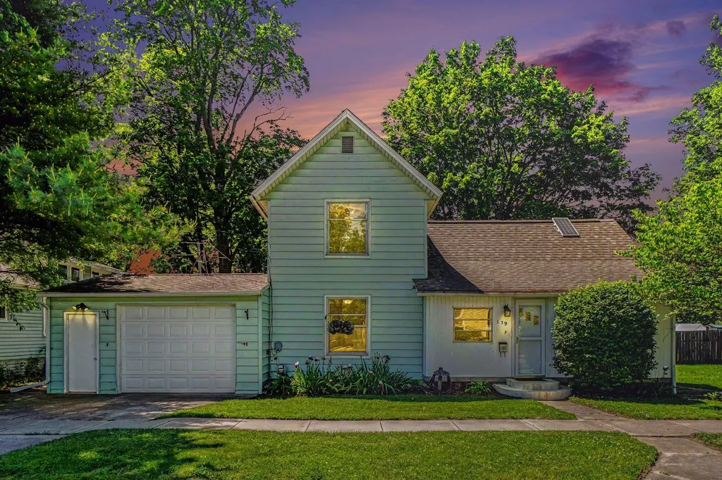 139 N Kalamazoo Avenue Vicksburg Village MI 49097
