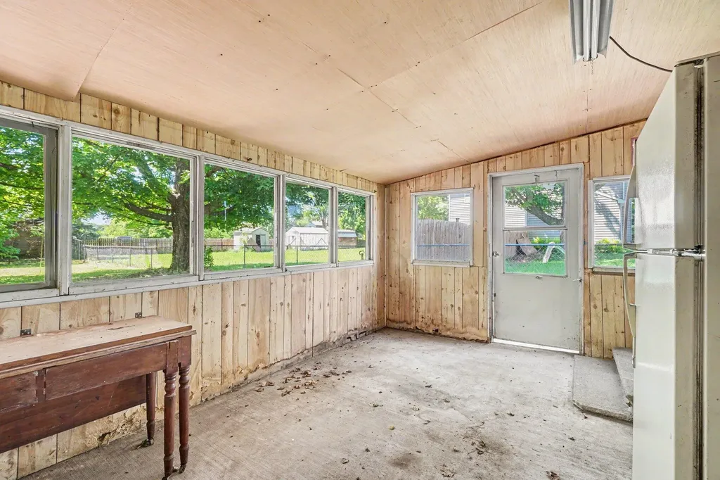 139 N Kalamazoo Avenue Vicksburg Village MI 49097