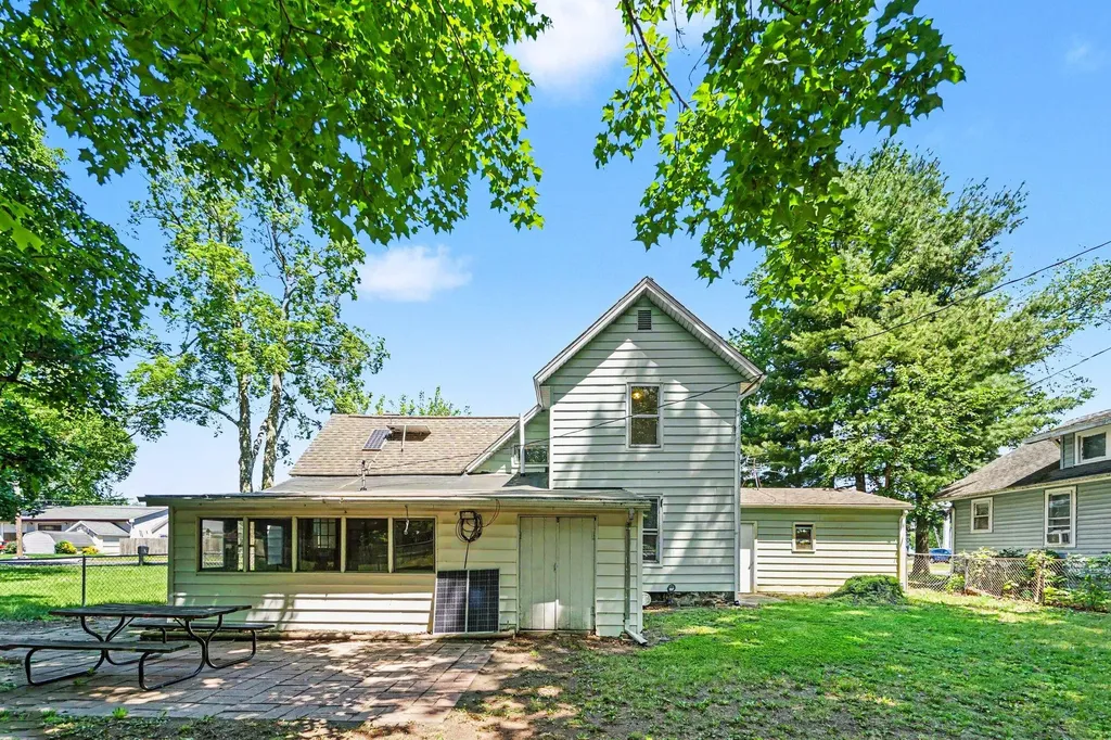 139 N Kalamazoo Avenue Vicksburg Village MI 49097