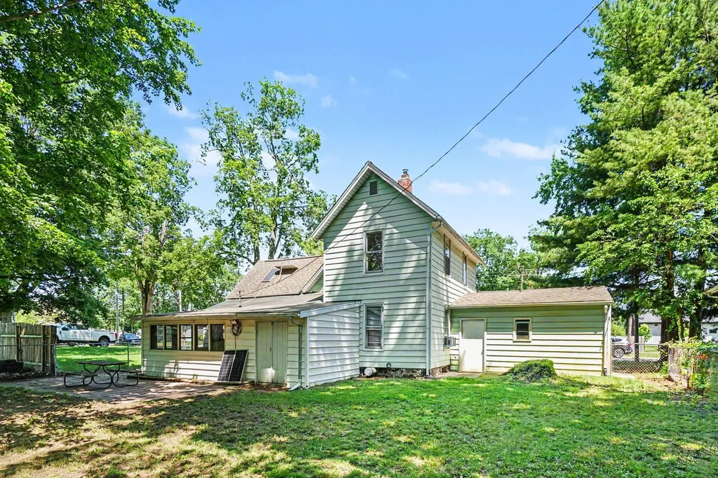 139 N Kalamazoo Avenue Vicksburg Village MI 49097