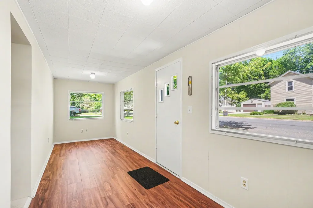 139 N Kalamazoo Avenue Vicksburg Village MI 49097