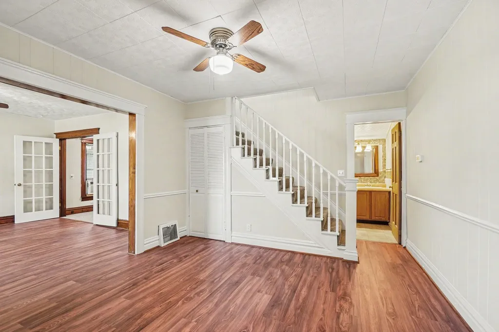 139 N Kalamazoo Avenue Vicksburg Village MI 49097