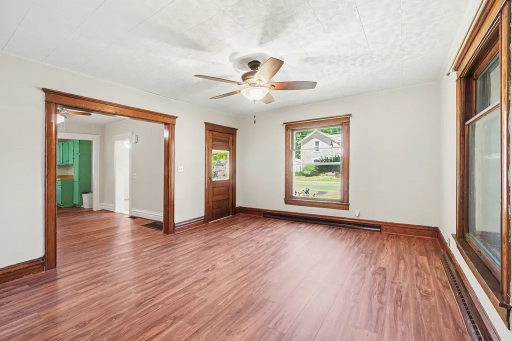 139 N Kalamazoo Avenue Vicksburg Village MI 49097