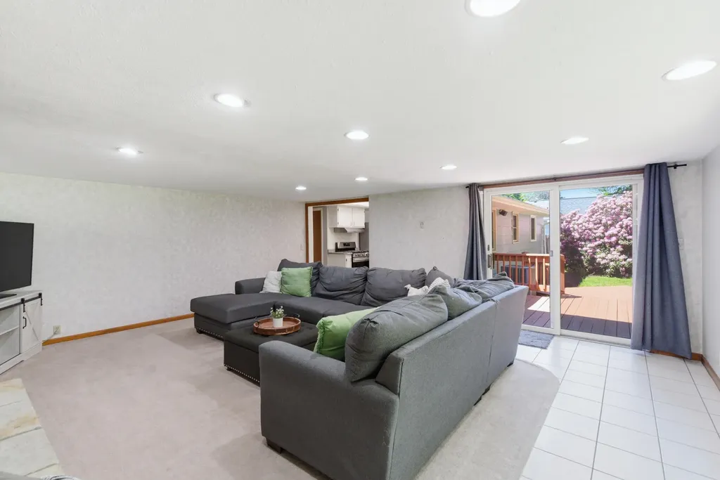 3312 Tamsin Avenue Kalamazoo City MI 49008