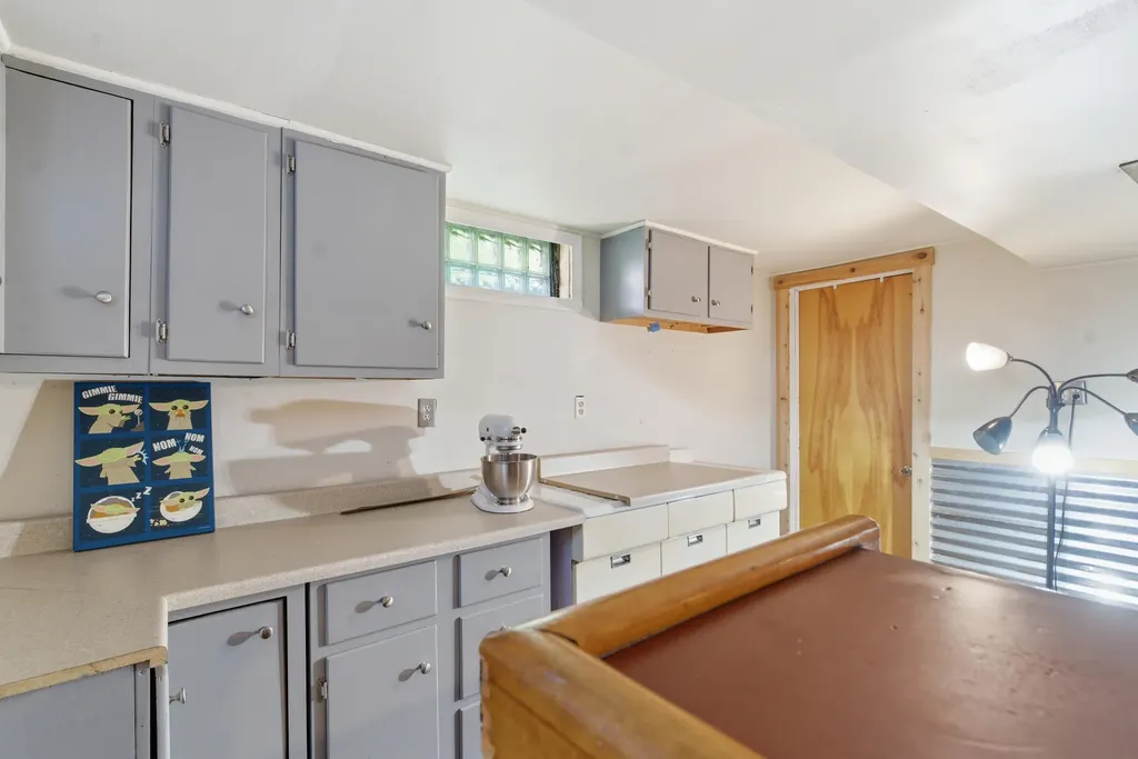 3312 Tamsin Avenue Kalamazoo City MI 49008