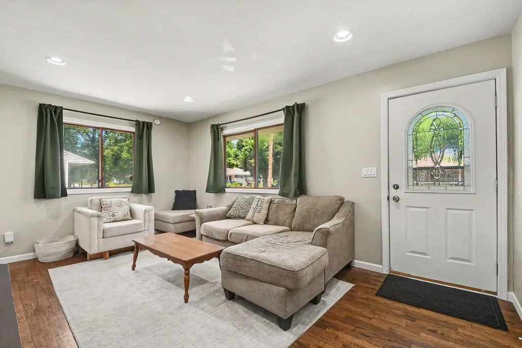 5343 Mick Avenue SE Kentwood City MI 49548