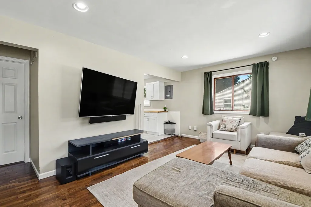 5343 Mick Avenue SE Kentwood City MI 49548