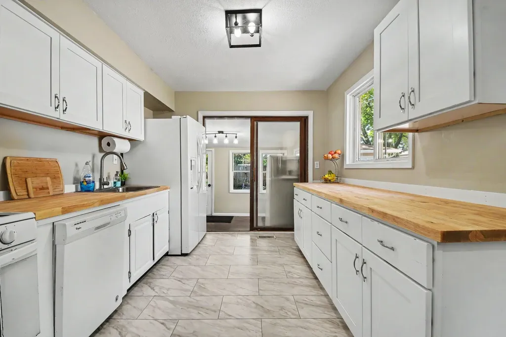 5343 Mick Avenue SE Kentwood City MI 49548
