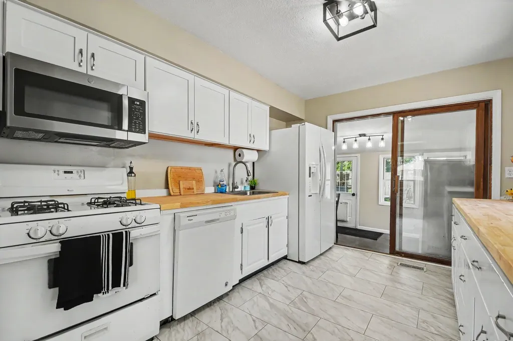 5343 Mick Avenue SE Kentwood City MI 49548