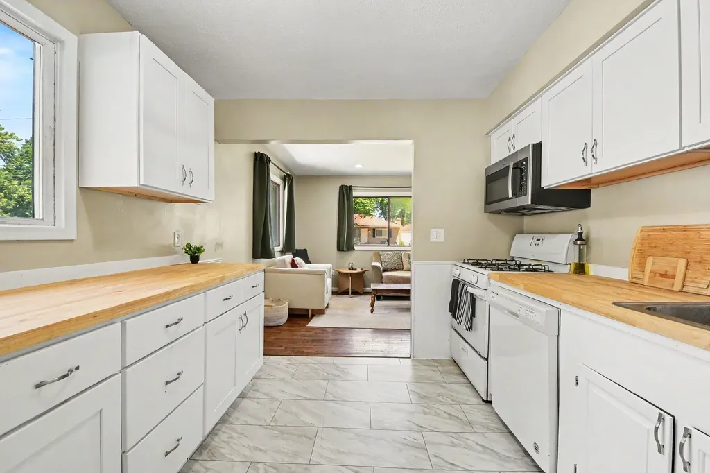 5343 Mick Avenue SE Kentwood City MI 49548