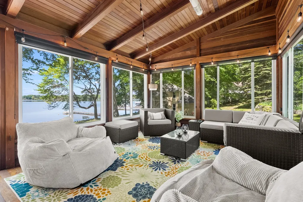 959 Beechwood Point Drive Hope Township MI 49046