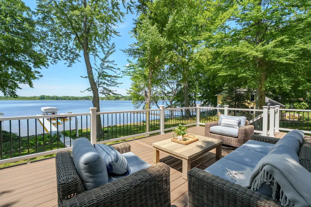 959 Beechwood Point Drive Hope Township MI 49046