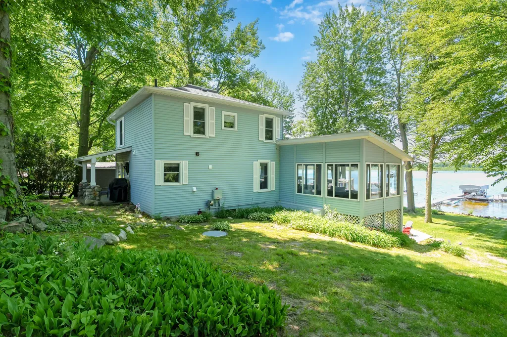 959 Beechwood Point Drive Hope Township MI 49046