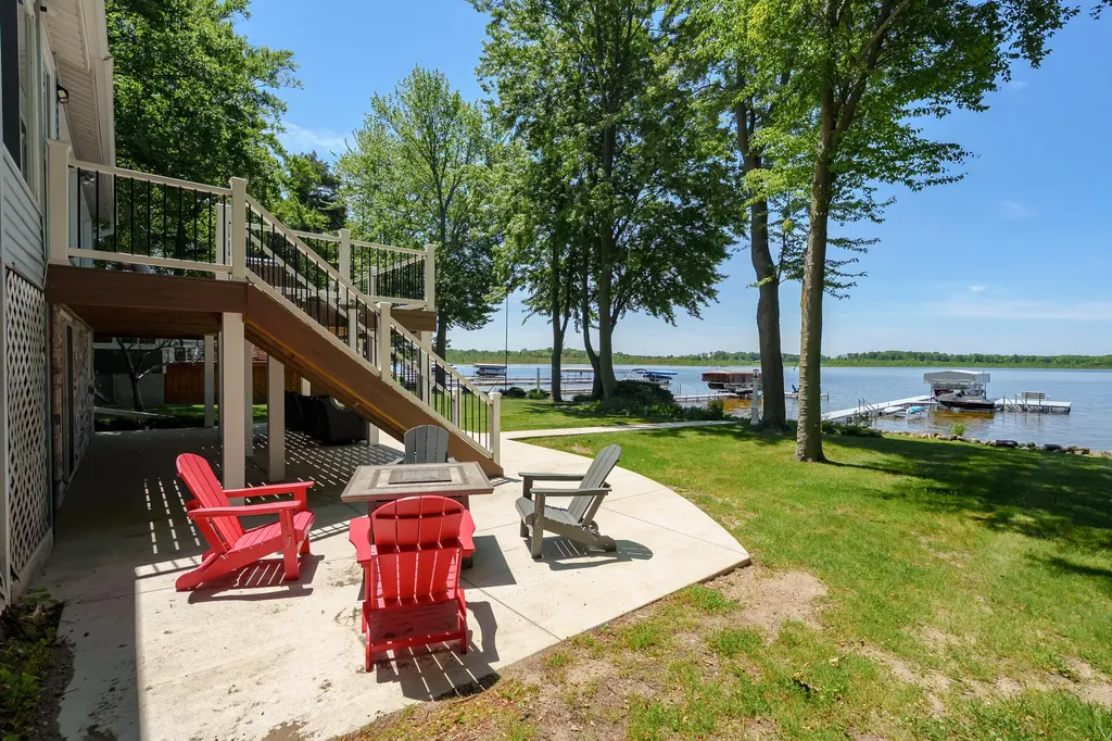 959 Beechwood Point Drive Hope Township MI 49046