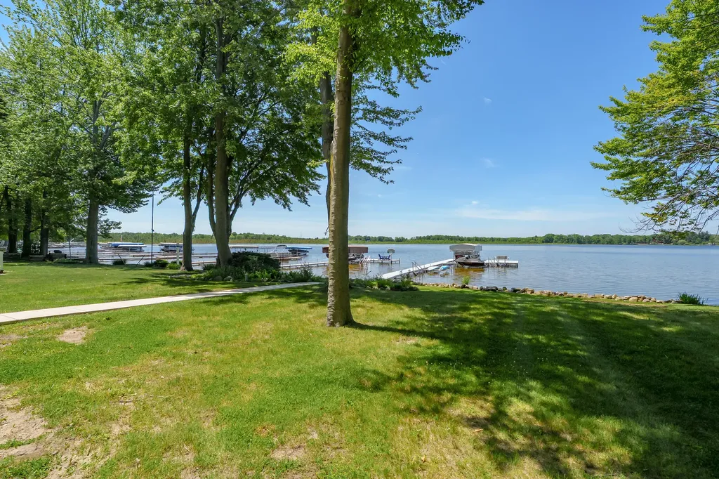 959 Beechwood Point Drive Hope Township MI 49046