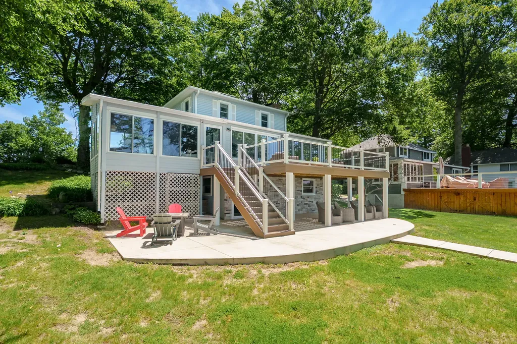 959 Beechwood Point Drive Hope Township MI 49046