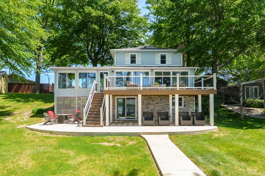 959 Beechwood Point Drive Hope Township MI 49046